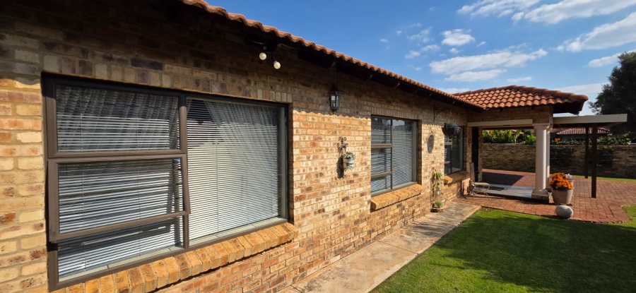 3 Bedroom Property for Sale in Grimbeeck Park North West